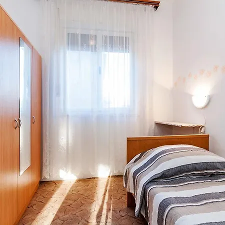 Privlaka 5747a Apartment